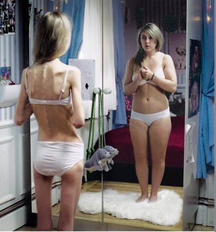 痩せている女性が見た鏡の中に写った女性は太っている