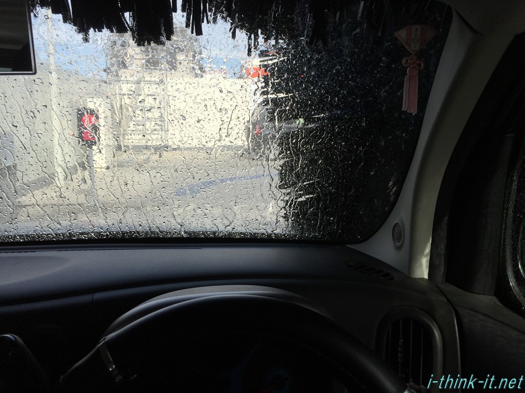 車内から見た洗車時の様子2