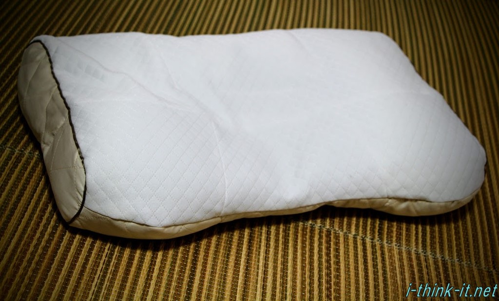 理想の枕を求めてセミオーダー枕を買ってみた感想。枕の高過ぎはどうやら良くないらしい・・・。
