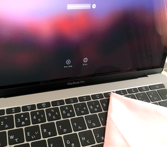 Macをロックしてキーボードを拭き掃除