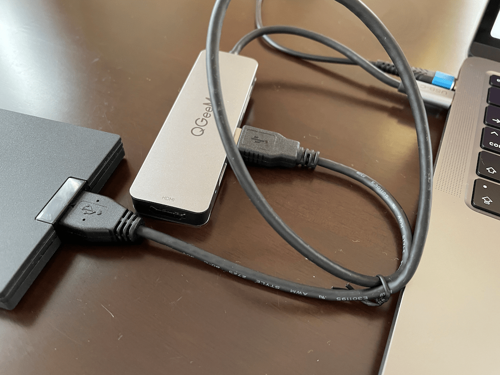 USBハブで外付けSSDと接続